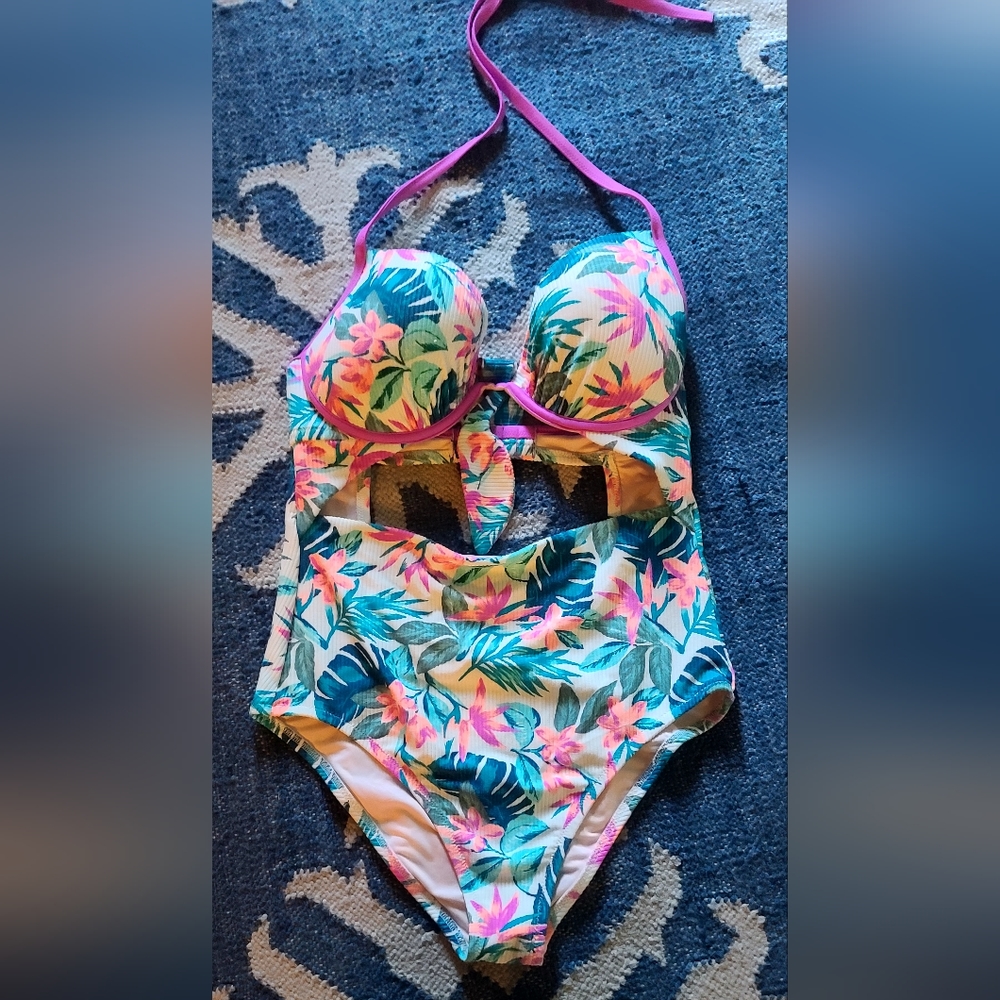 Women bathing suit one piece